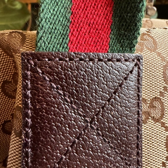 Gucci duffle travel/gym bag *PRICE is FIRM - Picture 16 of 16